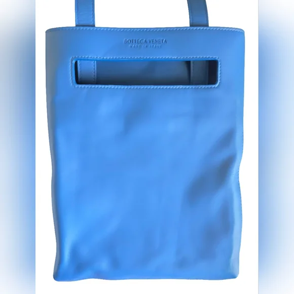 Bottega Veneta Intrecciato Leather Messenger Bag With COA Authentication - Picture 1 of 16